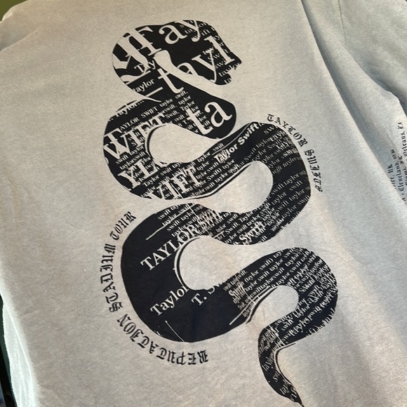 Taylor Swift Reputation Oversized Tour Shirt-Small - Picture 5 of 16